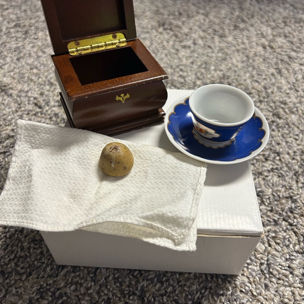 Vintage original Felicity American Girl tea and biscuit set